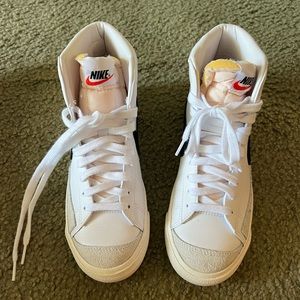 Nike blazer mid tennis shoes
